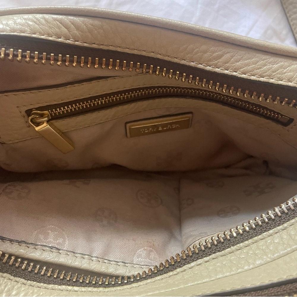 Tory Burch Robinson Pebbled Double-Zip Crossbody Purse in Beige - Picture 11 of 14